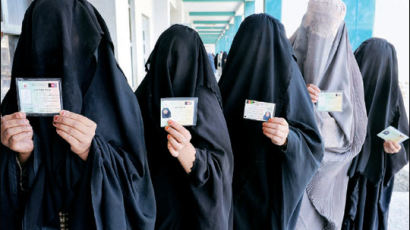 [사진] 대선 투표하는 아프간 여성