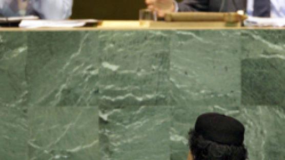 카다피, 96분 막무가내 ‘독설’… 서방 대표단들 자리 떠