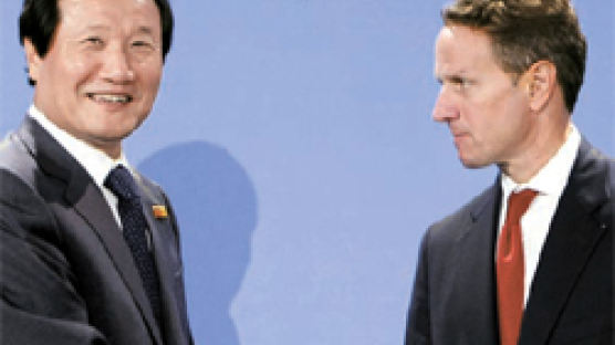 G20서 돌아온 윤증현 장관 “한국도 세계 경제 룰 제정의 주역됐다”