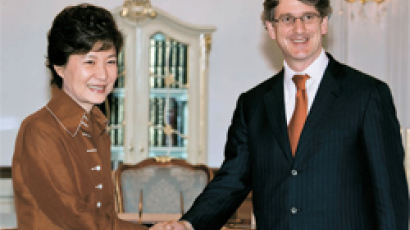 박 전 대표 - 미국 메트로폴리탄 박물관장 ‘정치와 예술이 만나다’