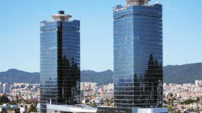 우뚝 선 쌍둥이 빌딩 … 한국철도 중심지로 거듭난다