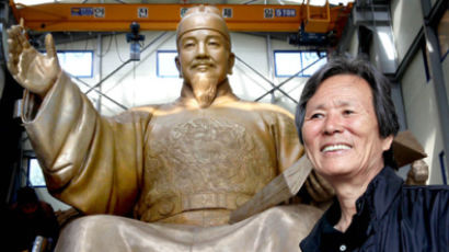 동상 제작한 김영원 교수 “그저 힘들 때, 세종대왕 보고 위로 받았으면 좋겠네요”