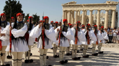 [사진] 아테네 해방 65주년 그리스 의장대 행사