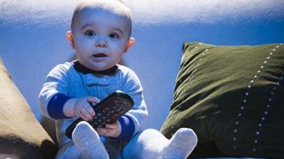 호주 정부, “2세 미만의 아기 앞에선 TV 꺼라”