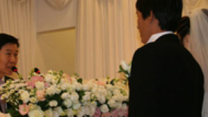 [민들레] 새터민 결혼식 치러준 경찰서장
