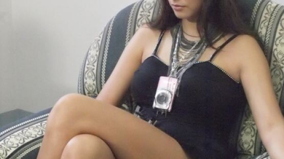 [사진] 제시카 고메즈, 섹시한 다리꼬기
