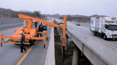 한국도로공사, 세계 첫 무인 교량점검 시스템 도입