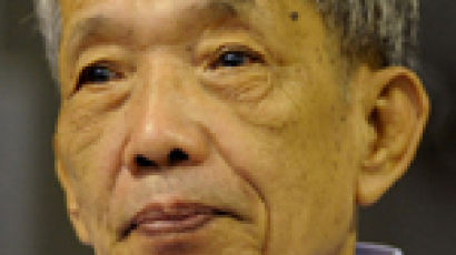 ‘킬링 필드’ 교도소장 징역 40년 구형