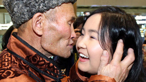 [사진] 몽골 새댁 부녀 상봉