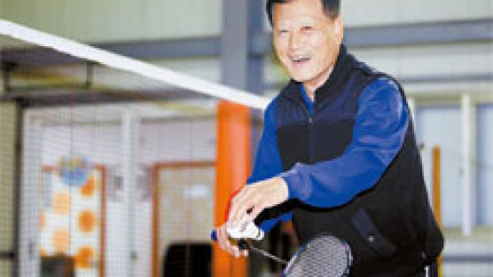 [건강을 지키는 사람들] 배드민턴에 푹 빠져사는 70대 윤여홍씨