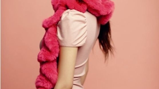 [사진] 이다해, 매혹적인 핑크빛 화보