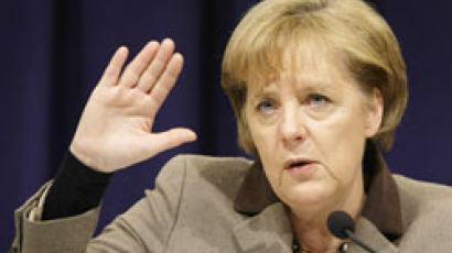메르켈 독일 총리 “규약 이행 않는 국가 유로권서 퇴출돼야”