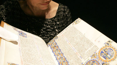 [사진] 경매 나온 13세기 성경