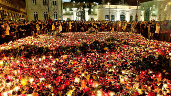 [사진] 폴란드 대통령 탑승 비행기 추락 … 96명 모두 사망