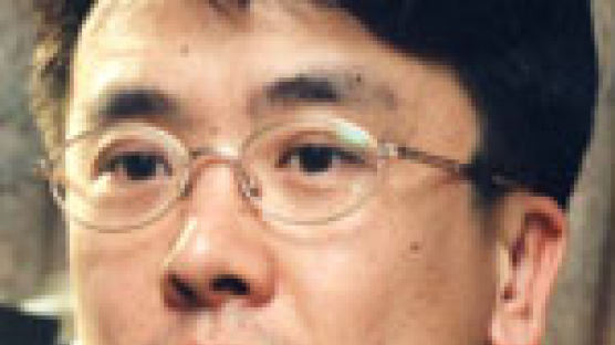 ‘성골 탈북자’ 이한영, 97년 남파 간첩에 피격 사망