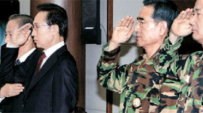 김태영 국방 “적 기습공격 … 명백한 침략행위”