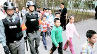 [세계는지금] 중국 보안대원, 유치원 간 까닭은?