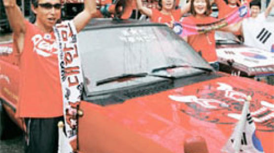 빗줄기도 즐긴 붉은 악마들 … 100만 응원 인파 거리 메워