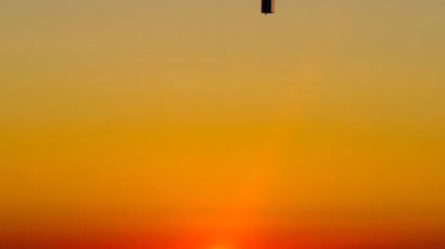 [사진] 태양광 비행기 첫 야간비행