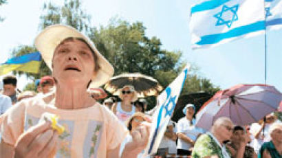 유대인 걸었던 ‘죽음의 길’ 행진
