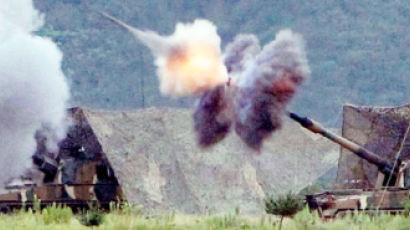 [사진] 북 해안포 잡는 K-9자주포 사격 훈련