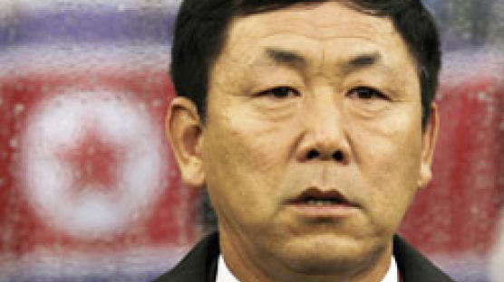 FIFA, 북한에 “축구 감독 강제노역 사실이냐”