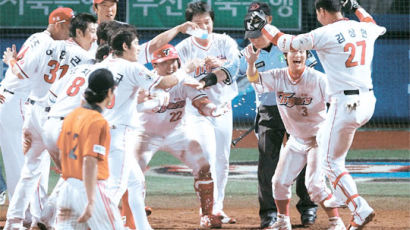 [프로야구] 김상현은 끝내기 홈런, 이대호는 홈런 끝내기