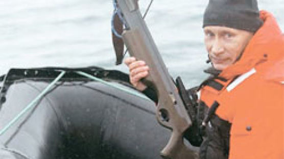 푸틴, 이번엔 석궁 들고 고래 탐사