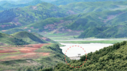 [DMZ·분단 현장을 가다] 155마일 신비의 생태기행 ⑥ 남북 갈등 새 불씨 강