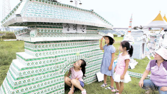 [사진] 우유팩으로 만든 숭례문