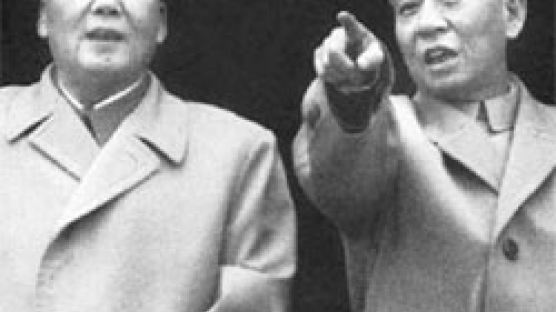 ‘문혁 원수’ 마오쩌둥 - 류사오치 40여 년 만에 ‘가문의 화해’