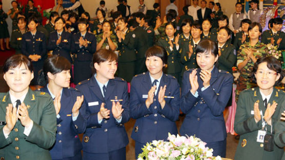 [사진] 대한민국 여군 창설 60돌