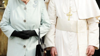 [사진] 여왕과 교황
