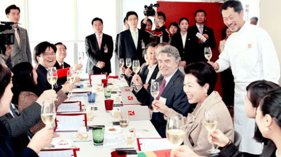 [사진] 김윤옥 여사 ASEM서 ‘한식 세계화’ 홍보