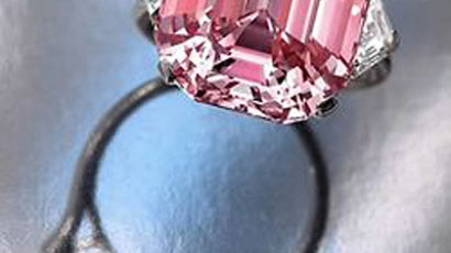[사진] 3800만달러짜리 다이아몬드 경매…핑크색 24.78캐럿 달해