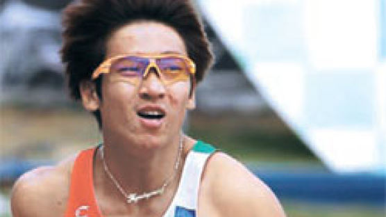 잘 달리다 거꾸로 뛴 한국 육상