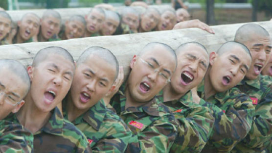 [사진] 훈련 받고 있는 해병대 신병들