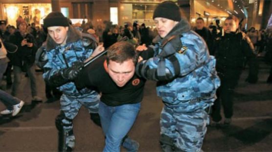 러시아서 민족갈등 패싸움 … 30명 다치고 1000여 명 체포