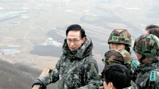 북한군 750m 앞 최전방 간 이 대통령 “공격 받으면 가차없이 대반격 가해야”