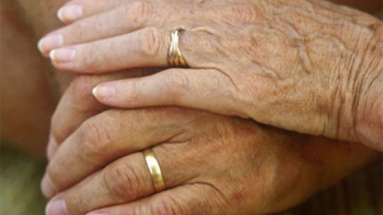 [헬스코치] 결혼한 사람이 더 오래 살까?