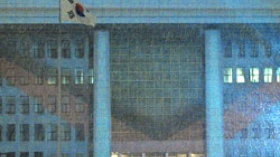 국회의사당 돔이 열리고 태권브이 출동했다