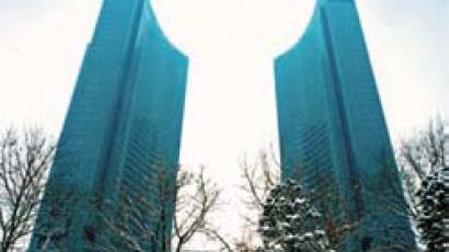 역대 최고 분양가 ‘갤러리아포레’ 47층 우뚝
