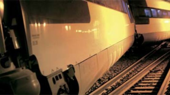 KTX 운행 중 첫 탈선 사고 … 고속철 안전 비상