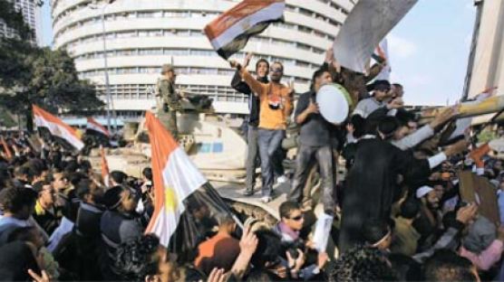 반전 또 반전 … 무바라크 퇴진