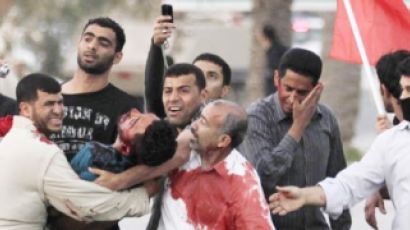 [사진] 바레인 ‘피의 금요일’ … 시위대에 발포