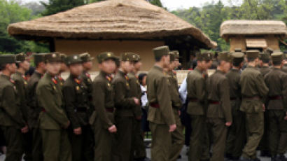 북한군에겐 만연한 것 "한국에 와서야 범죄인 줄 알았다"