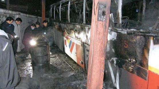파업 엎친 데 ‘버스 테러’ 덮친 전주 