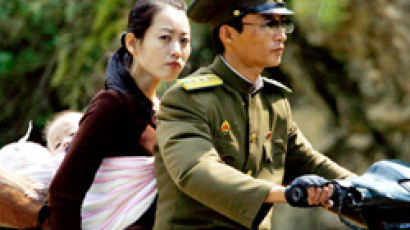북한군 아내들이 수상하다…위기의 북한 여인들