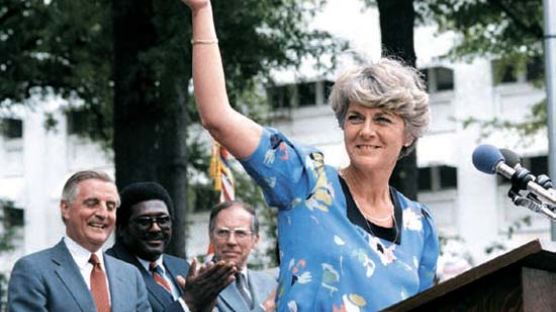[삶과 추억] 미국 첫 여성 부통령 후보 타계