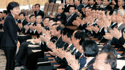 박근혜 “당장 경제성 없더라도 … ” … 청와대 “당장은 욕을 먹더라도 … ” 